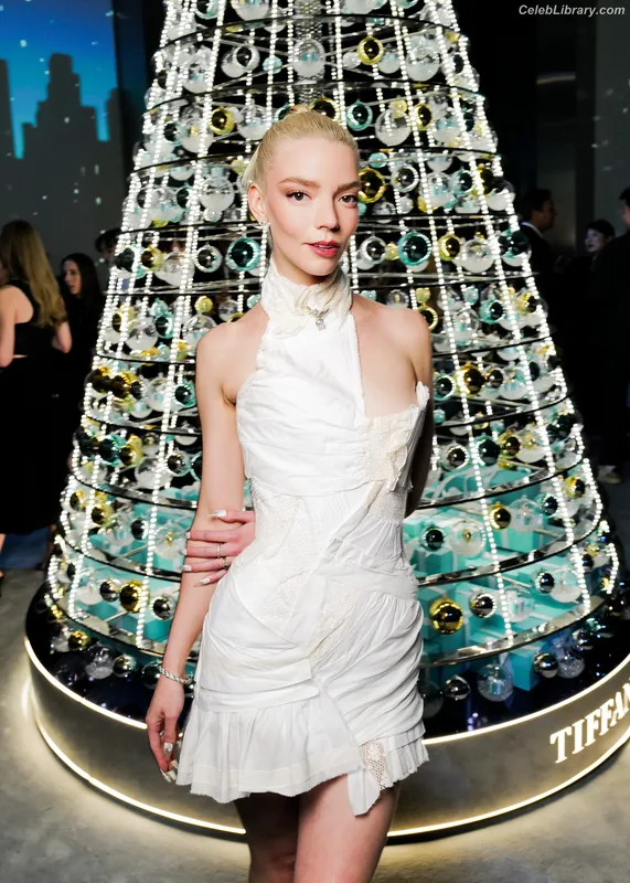 Anya Taylor-Joy photo 7 of 1440