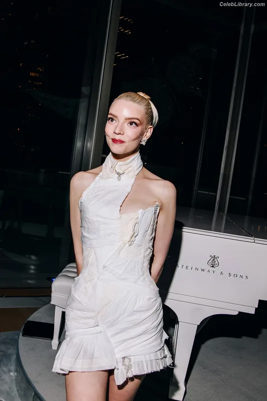 Anya Taylor-Joy photo 10 of 1440