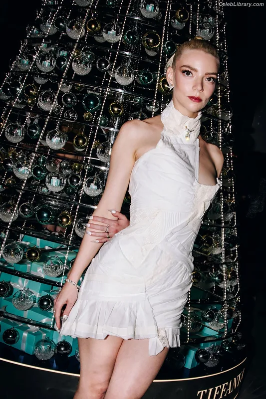 Anya Taylor-Joy photo 11 of 1440
