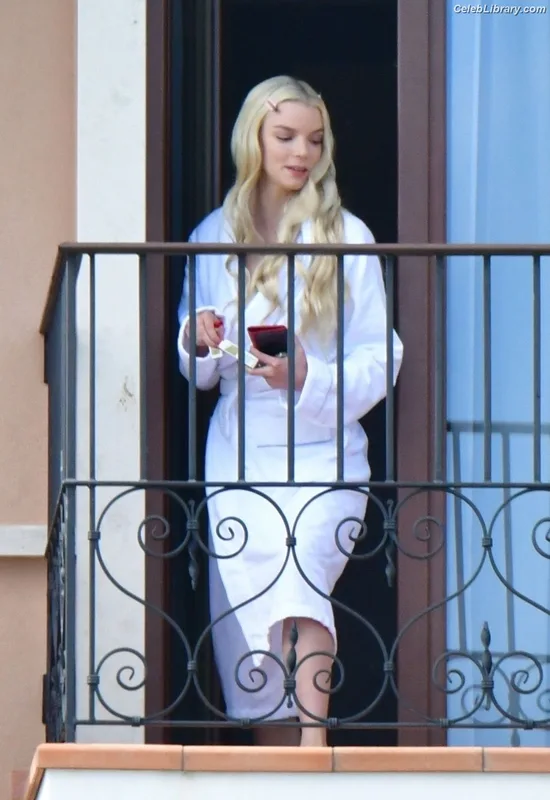 Anya Taylor-Joy photo 17 of 1440
