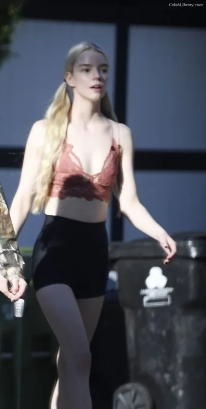 Anya Taylor-Joy photo 3 of 1440