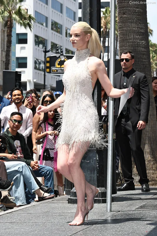 Anya Taylor-Joy photo 15 of 1440
