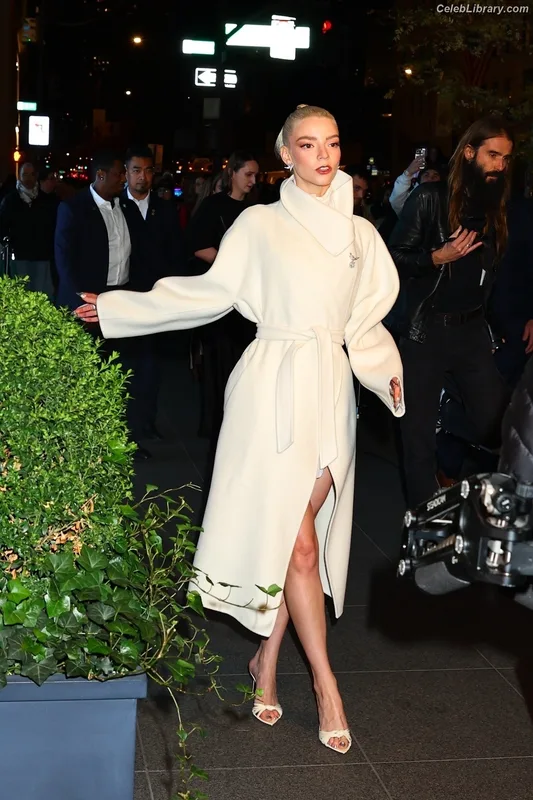 Anya Taylor-Joy photo 15 of 1440
