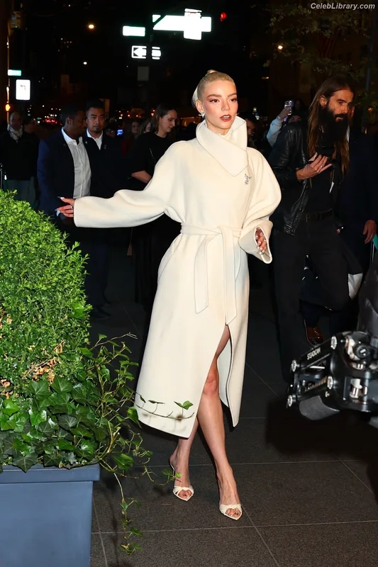 Anya Taylor-Joy photo 16 of 1440