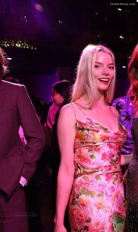 Anya Taylor-Joy photo 19 of 1440