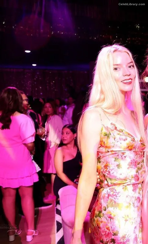 Anya Taylor-Joy photo 20 of 1440