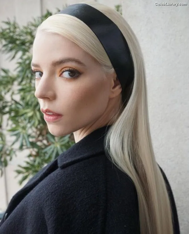 Anya Taylor-Joy photo 21 of 1440