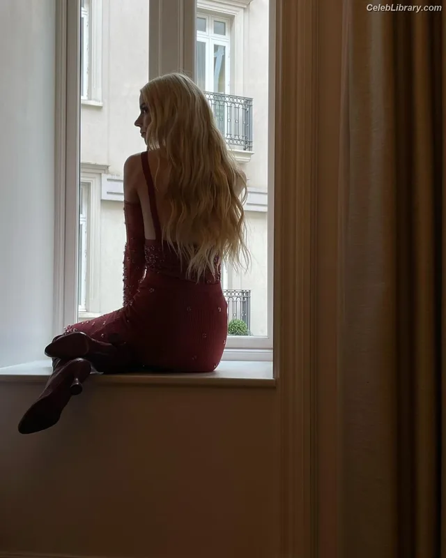Anya Taylor-Joy photo 3 of 1440