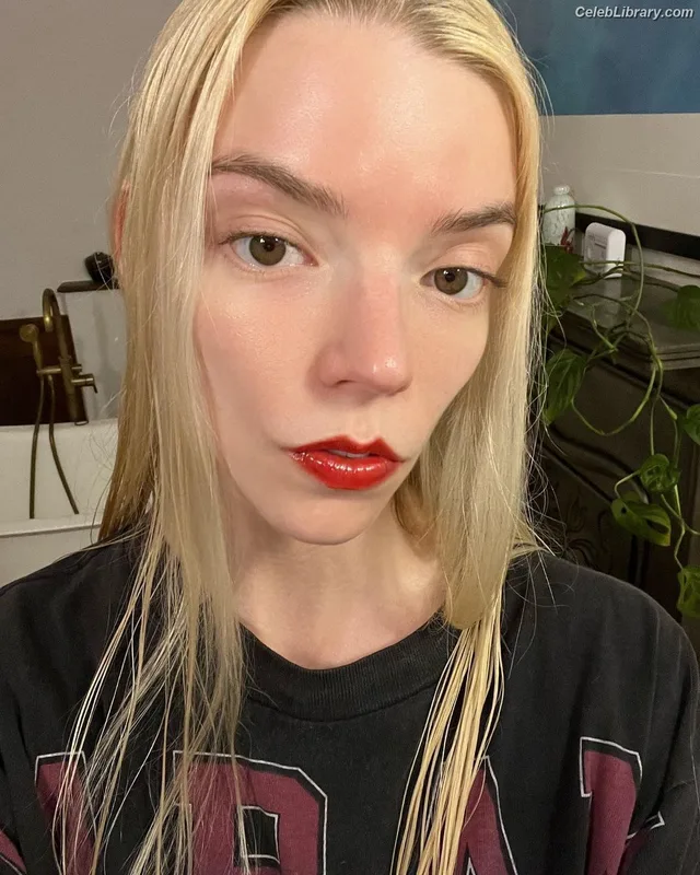 Anya Taylor-Joy photo 4 of 1440