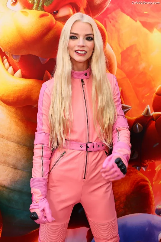 Anya Taylor-Joy photo 1 of 1440