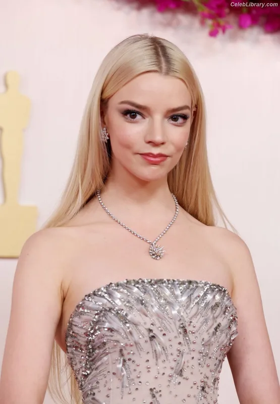 Anya Taylor-Joy photo 15 of 1440