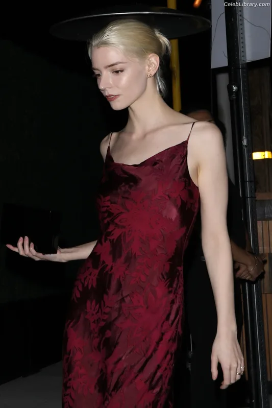 Anya Taylor-Joy photo 16 of 1440