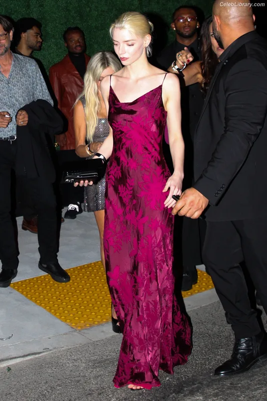 Anya Taylor-Joy photo 2 of 1440