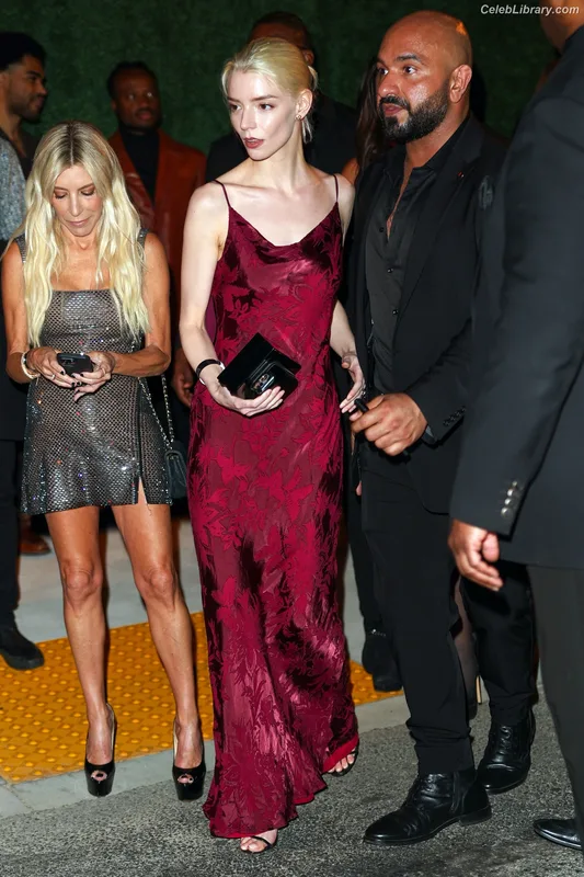 Anya Taylor-Joy photo 3 of 1440