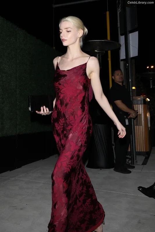 Anya Taylor-Joy photo 4 of 1440