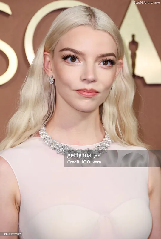Anya Taylor-Joy photo 18 of 1440