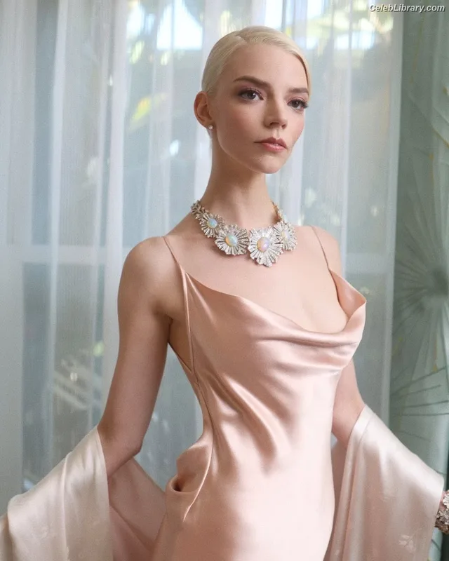 Anya Taylor-Joy photo 18 of 1440