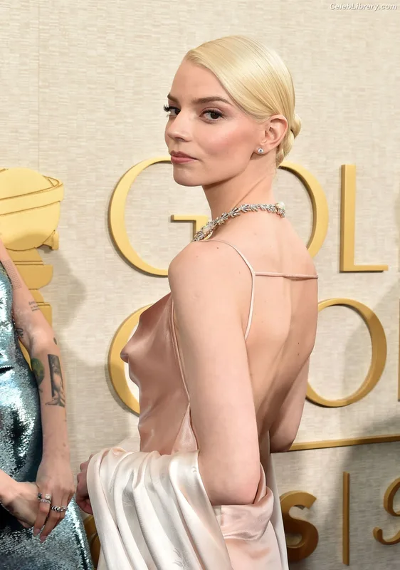 Anya Taylor-Joy photo 4 of 1440