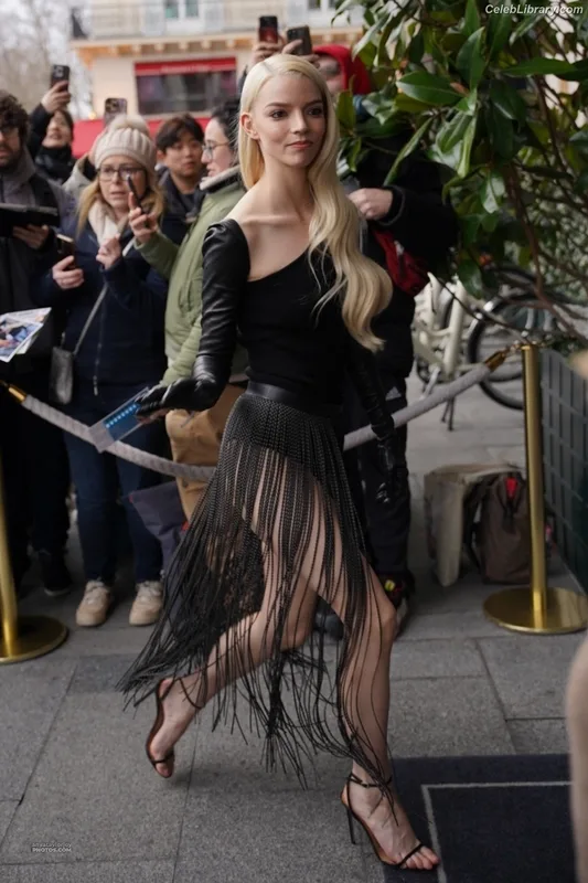 Anya Taylor-Joy photo 7 of 1440