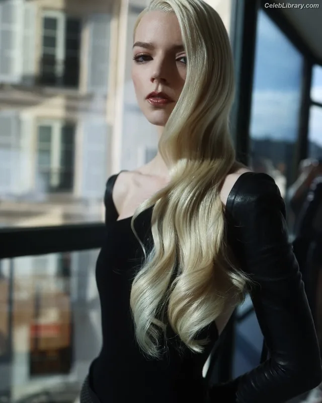 Anya Taylor-Joy photo 20 of 1440