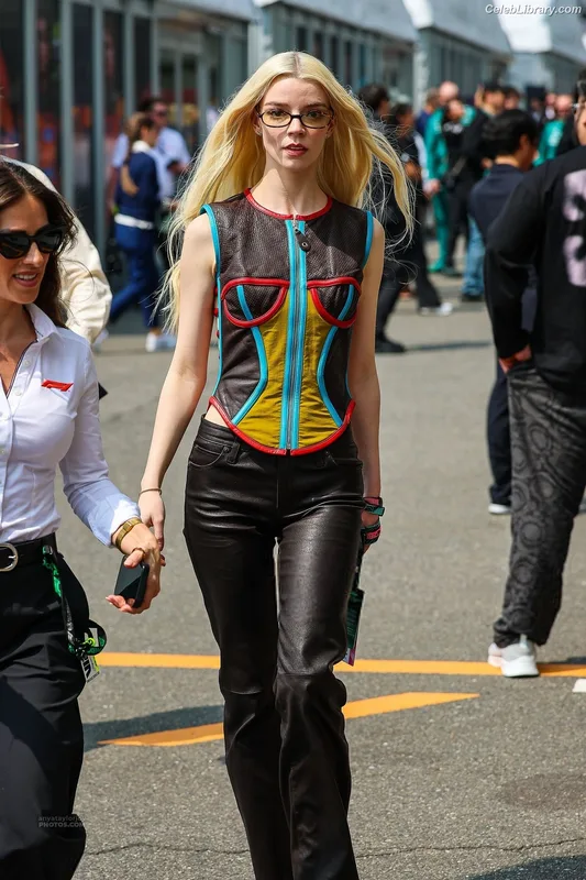 Anya Taylor-Joy photo 6 of 1440