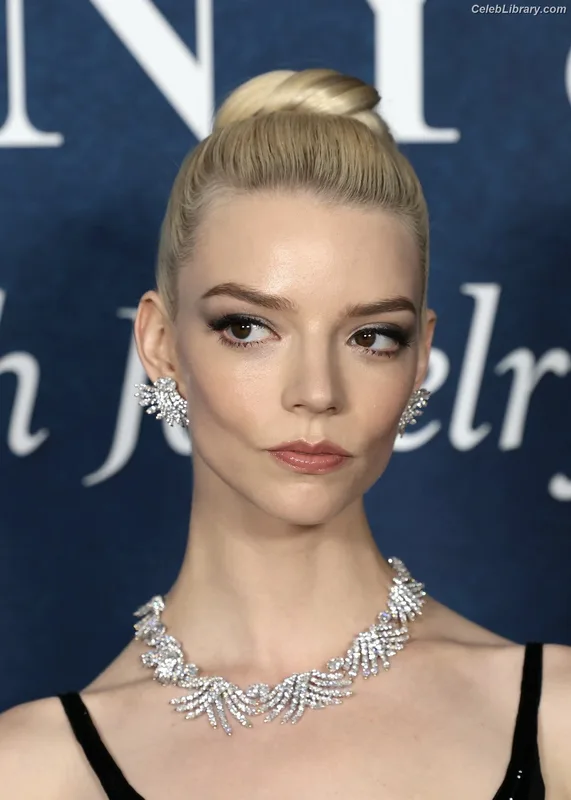 Anya Taylor-Joy photo 2 of 1440