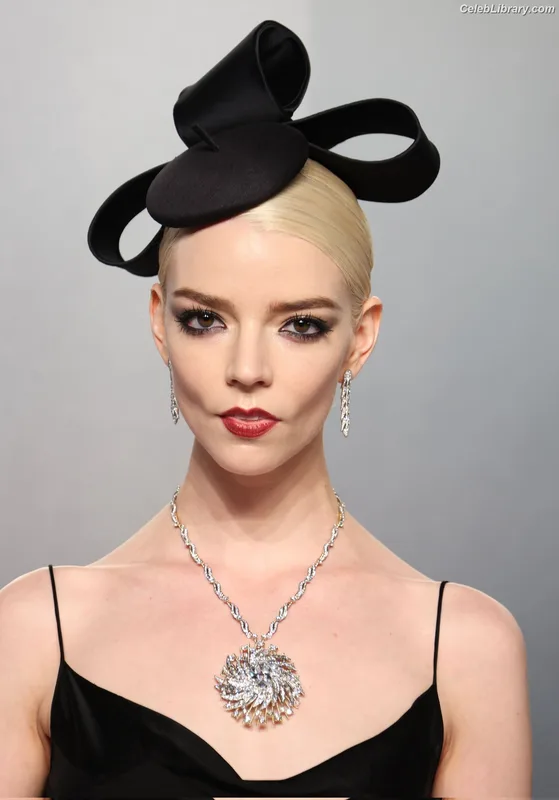 Anya Taylor-Joy photo 15 of 1440