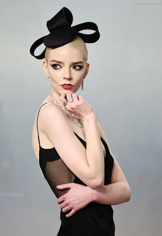 Anya Taylor-Joy photo 19 of 1440