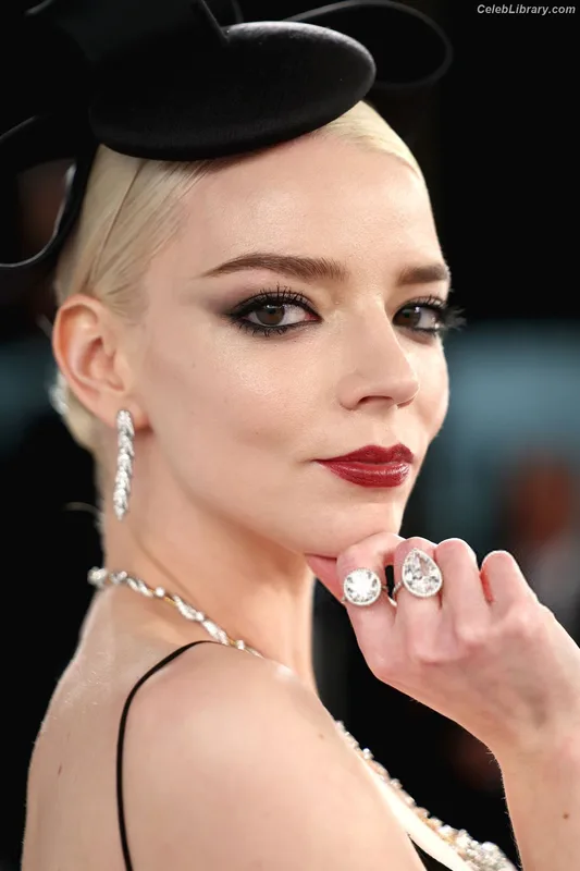 Anya Taylor-Joy photo 20 of 1440