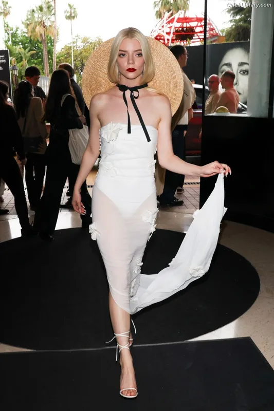 Anya Taylor-Joy photo 8 of 1440