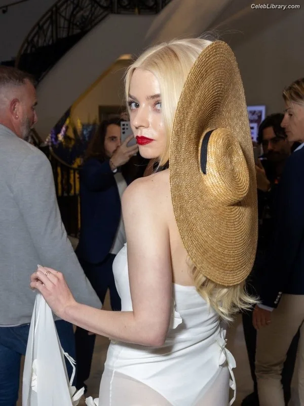 Anya Taylor-Joy photo 10 of 1440