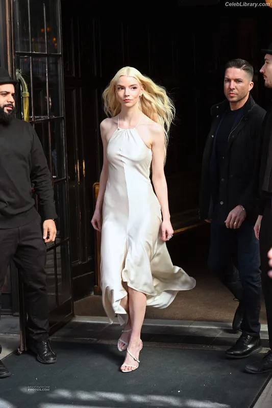 Anya Taylor-Joy photo 5 of 1440