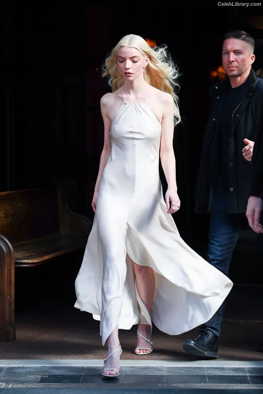 Anya Taylor-Joy photo 11 of 1440