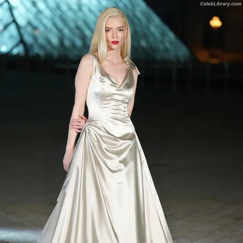 Anya Taylor-Joy photo 18 of 1440