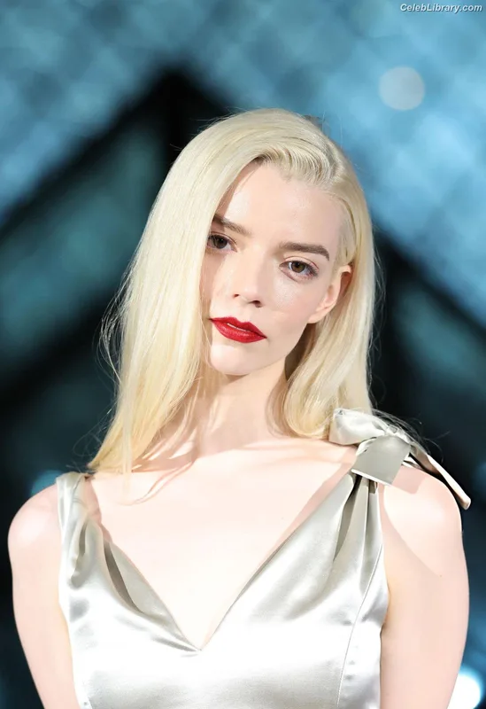 Anya Taylor-Joy photo 20 of 1440
