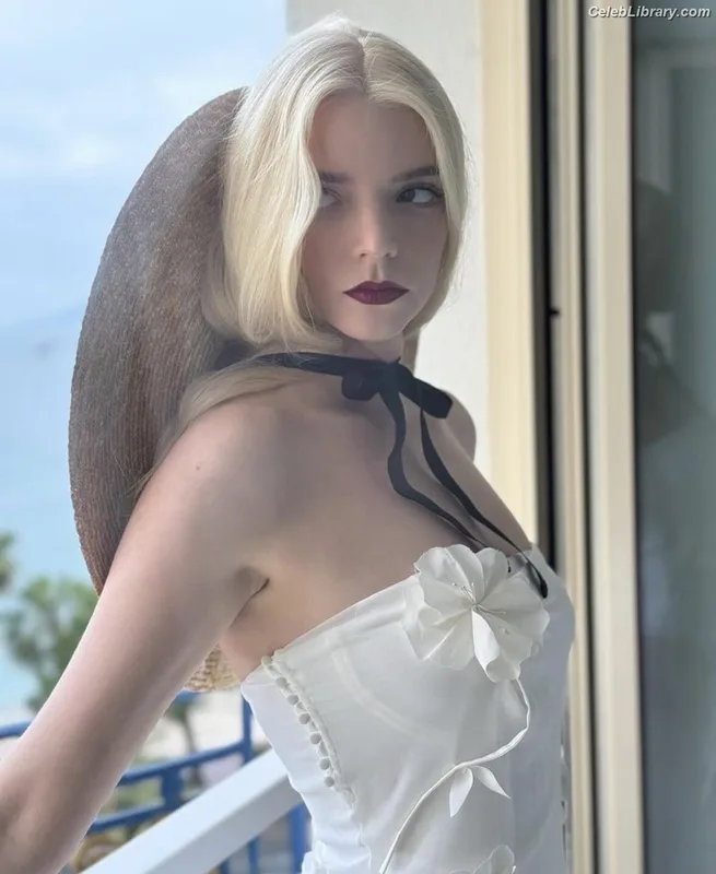 Anya Taylor-Joy photo 24 of 1440