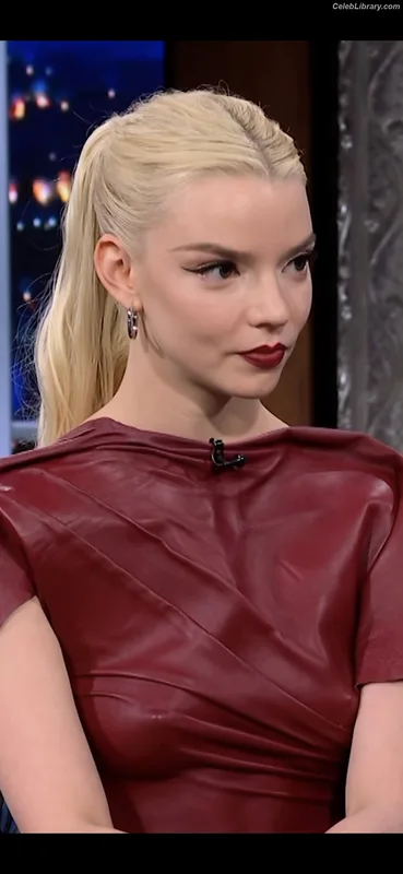 Anya Taylor-Joy photo 4 of 1440