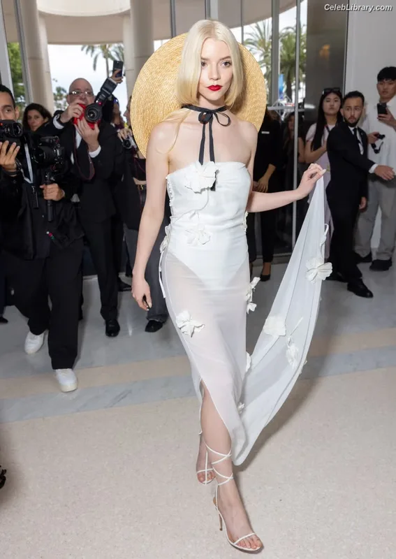 Anya Taylor-Joy photo 11 of 1440
