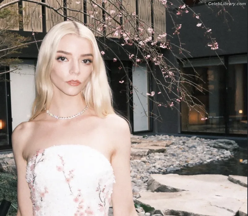 Anya Taylor-Joy photo 16 of 1440