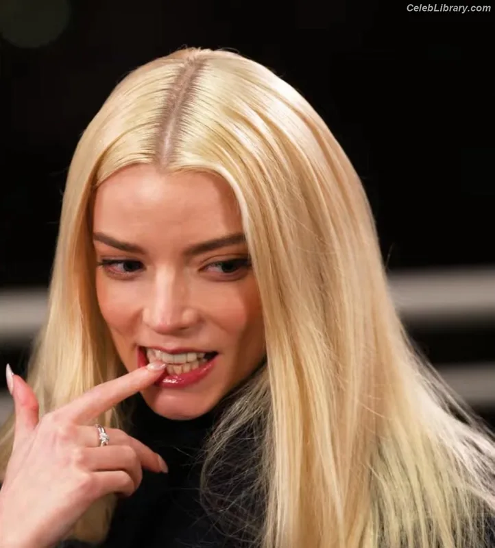 Anya Taylor-Joy photo 21 of 1440