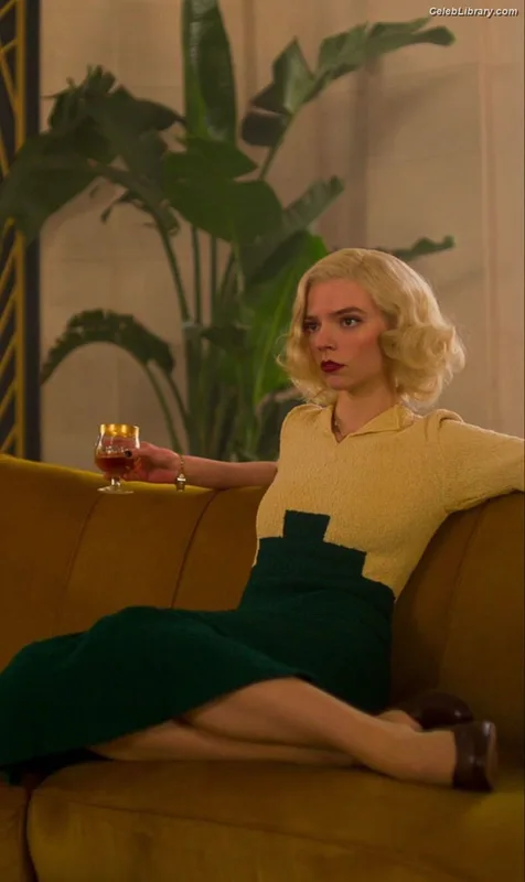 Anya Taylor-Joy photo 24 of 1440