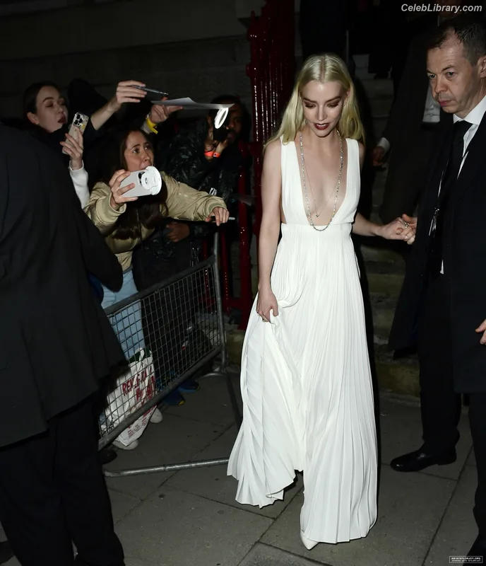 Anya Taylor-Joy photo 12 of 1440