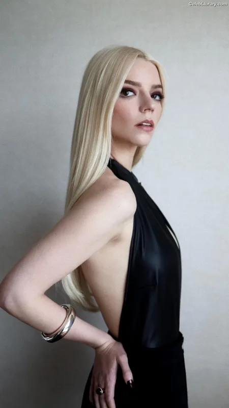 Anya Taylor-Joy photo 17 of 1440