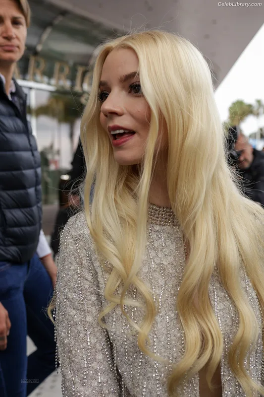 Anya Taylor-Joy photo 7 of 1440