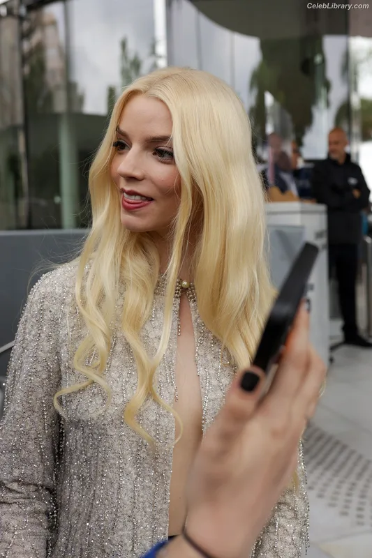 Anya Taylor-Joy photo 8 of 1440