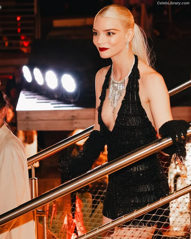 Anya Taylor-Joy photo 19 of 1440