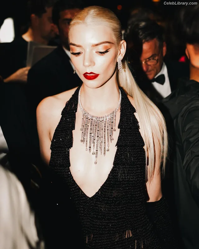 Anya Taylor-Joy photo 20 of 1440