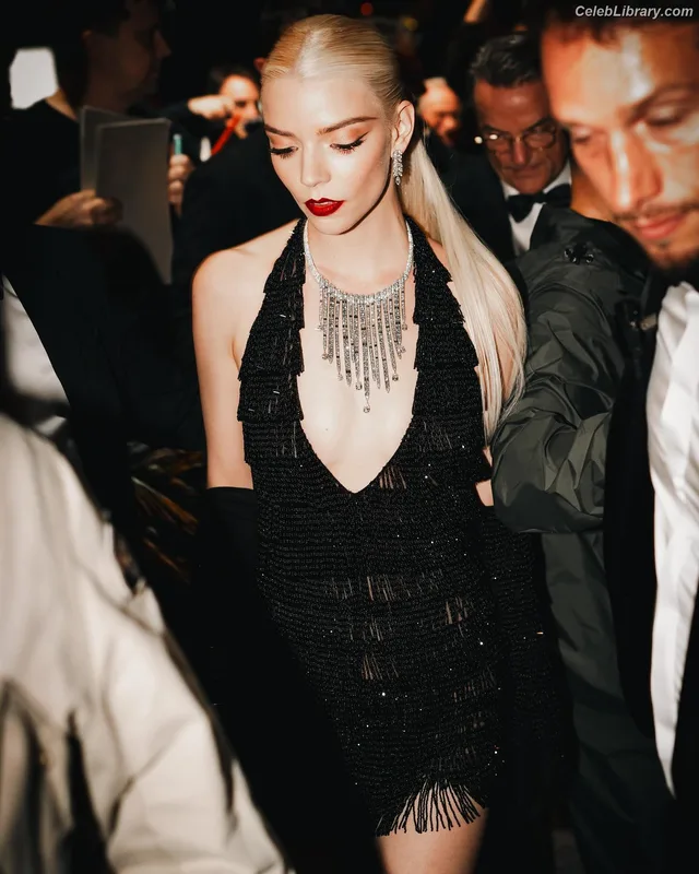 Anya Taylor-Joy photo 21 of 1440