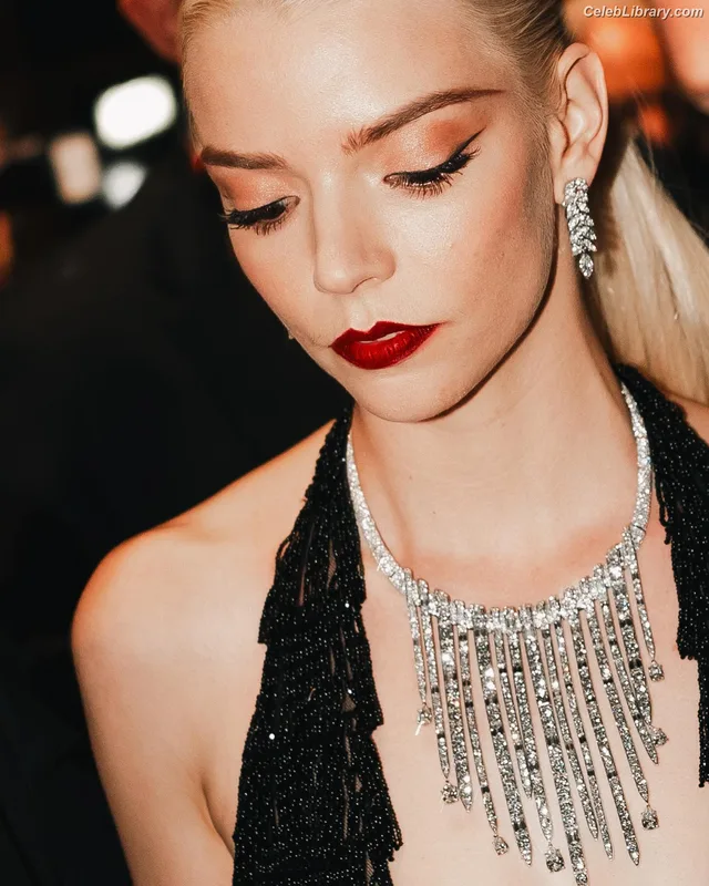 Anya Taylor-Joy photo 22 of 1440