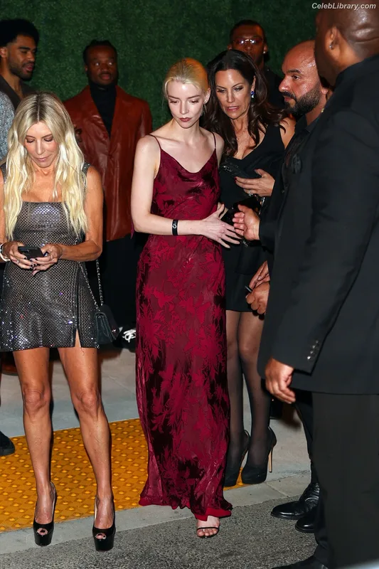 Anya Taylor-Joy photo 12 of 1440